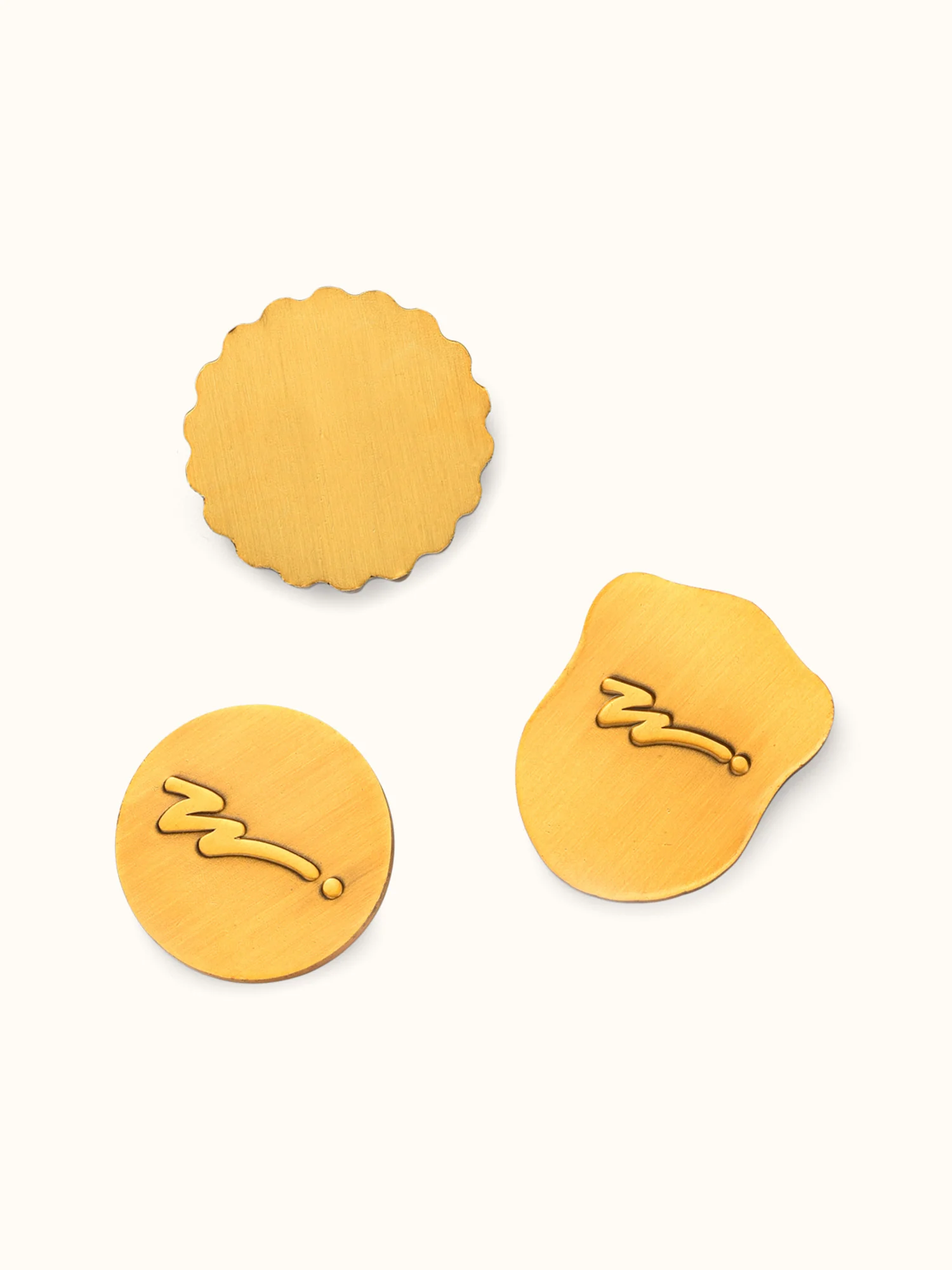 Ball Marker Crest 3 Pack - Black / Green / Brushed Gold - Image 3