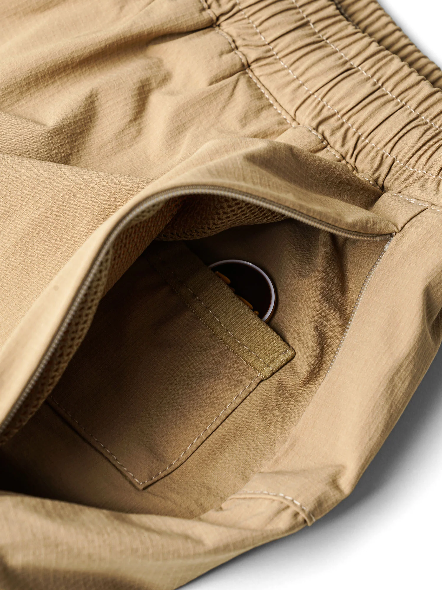 Stasher Shorts Sand - Image 7